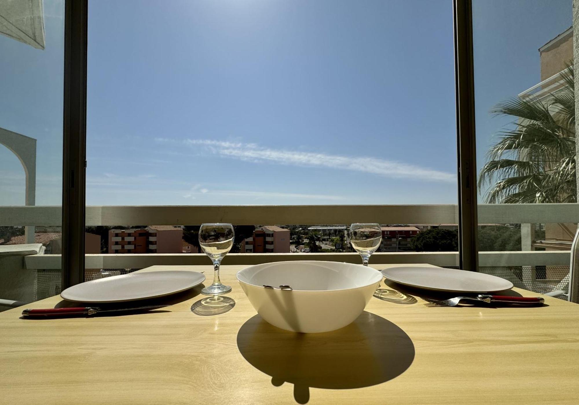T2 Avec Piscine, Parking, Proche Des Plages